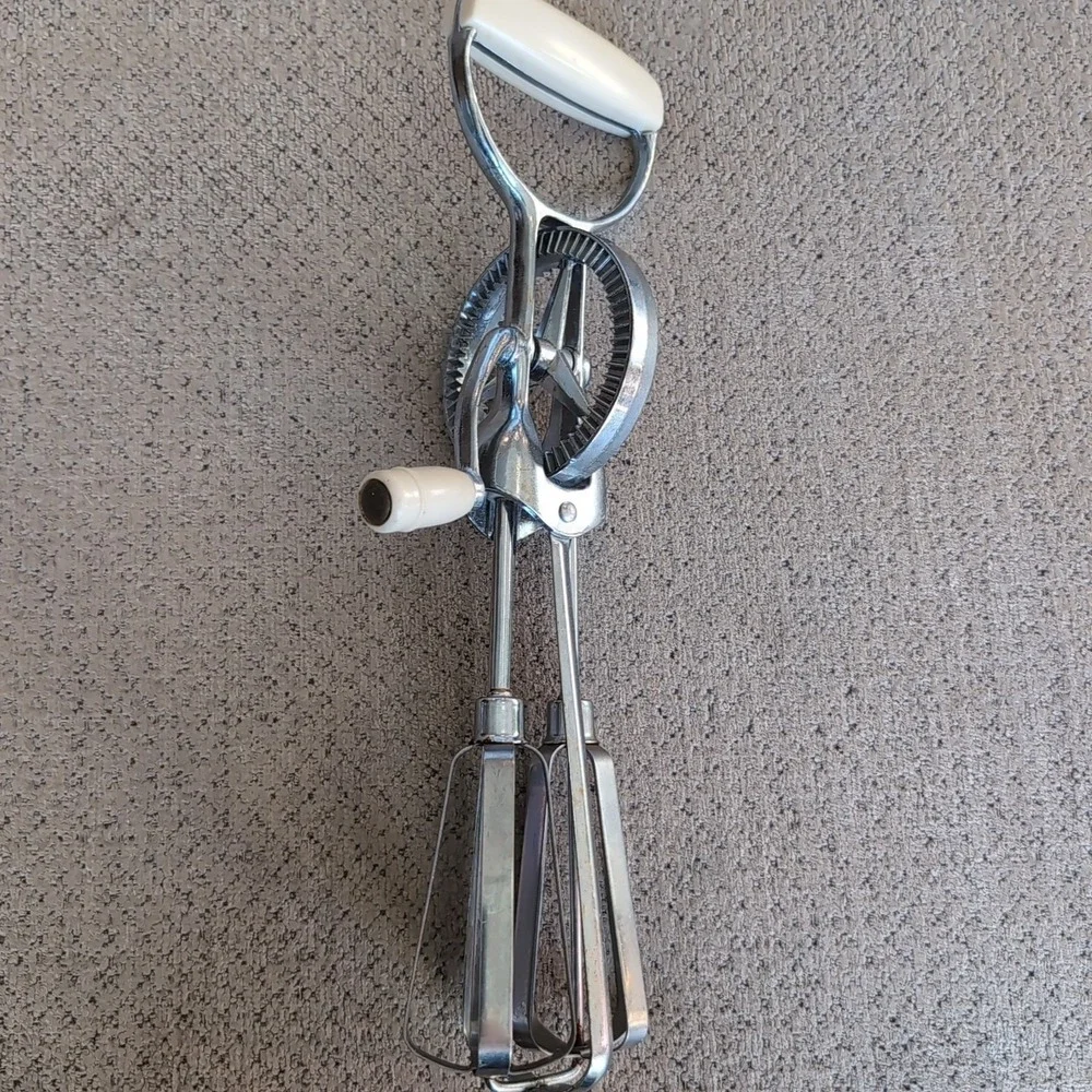 Ecko Vintage Stainless Steel Hand Mixer Egg Beater Cream Handles USA Vintage